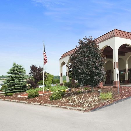 Ramadaby Wyndham Pittsburgh-New Stanton Hotel Exterior photo