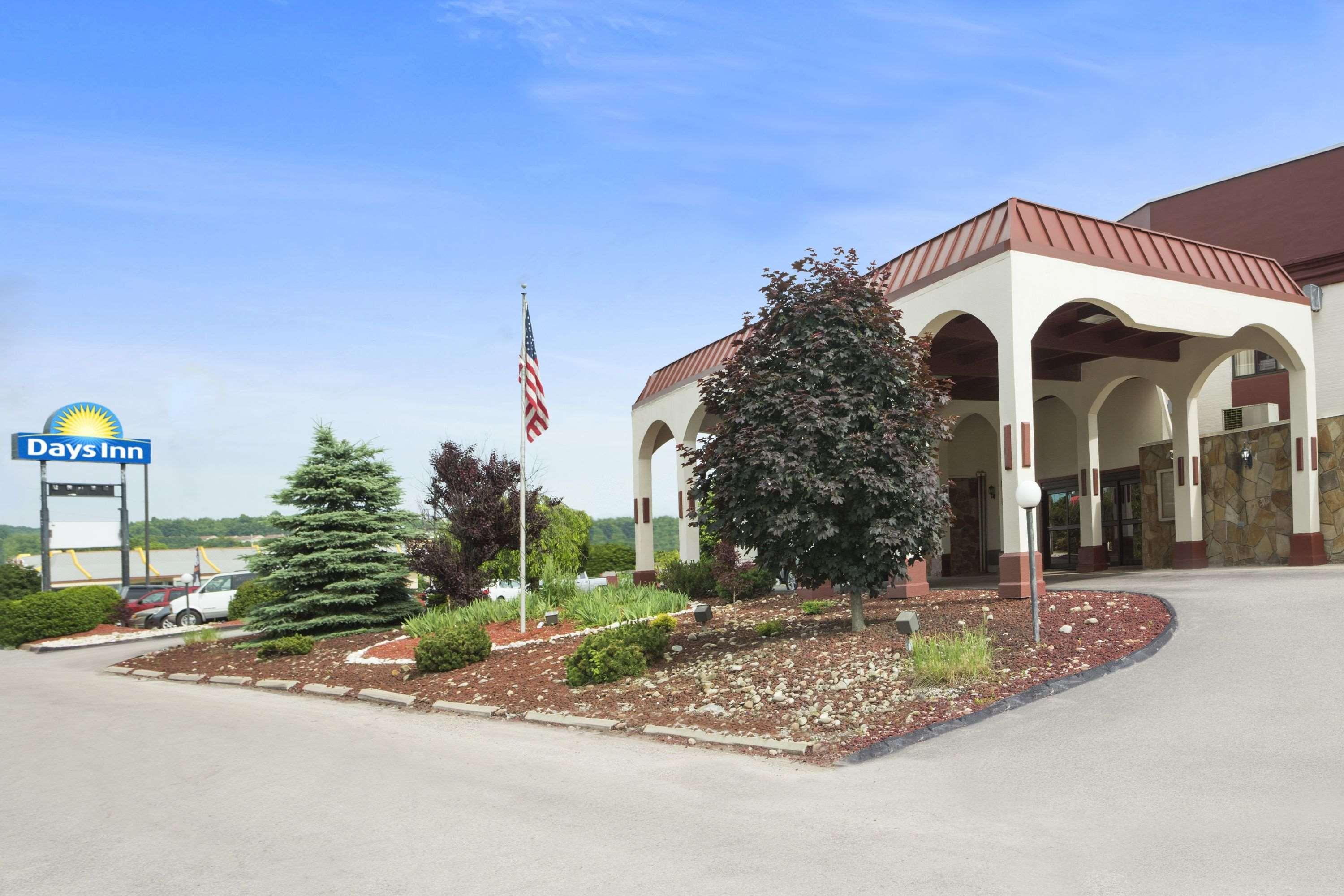 Ramadaby Wyndham Pittsburgh-New Stanton Hotel Exterior photo